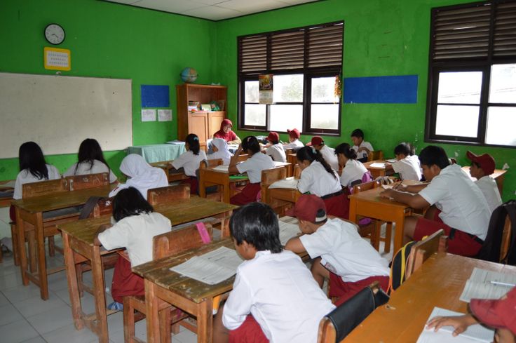Exploring The Challenges of Communicative Language Teaching in Indonesian Context from a Constructivist Perspective.